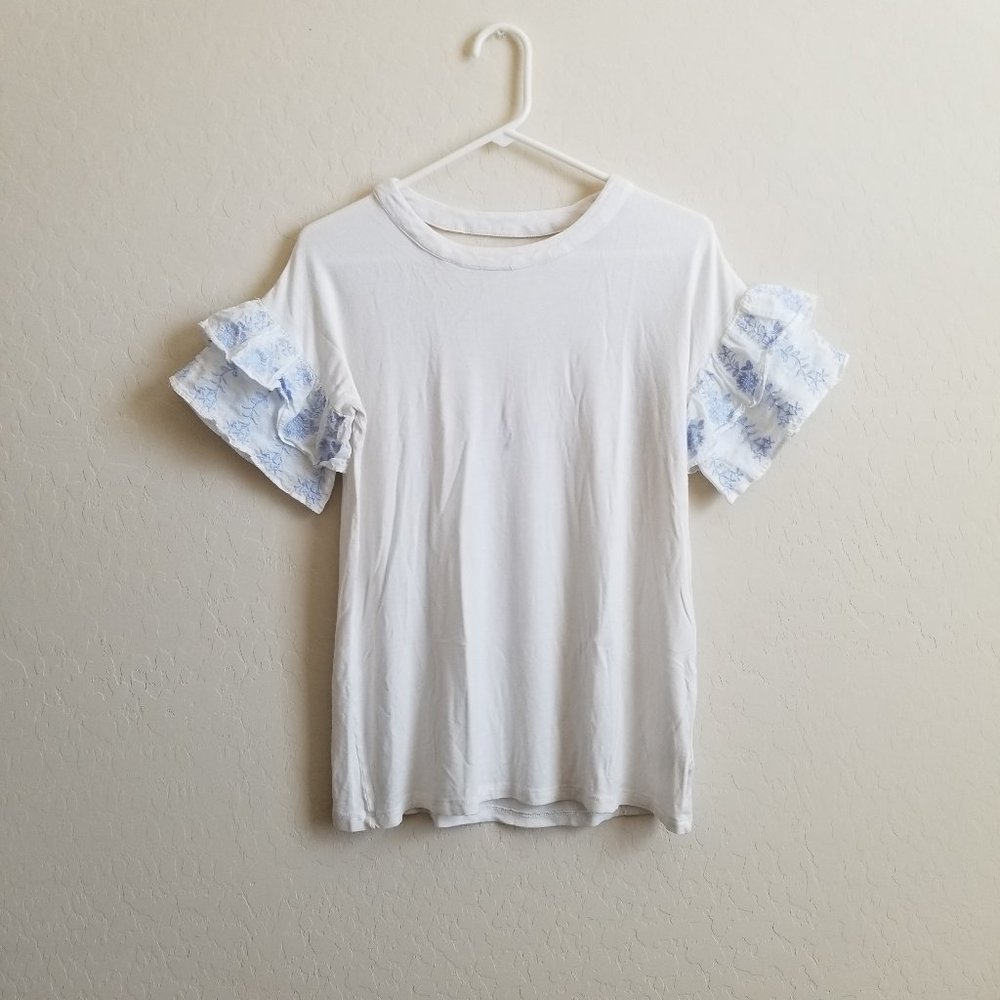 Francesca’s Ruffled Sleeve Bar Back blouse M